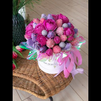 MISTY XS с клубникой  и пионовидными розами