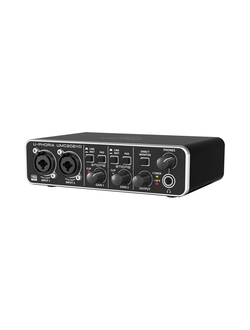 BEHRINGER UMC204HD