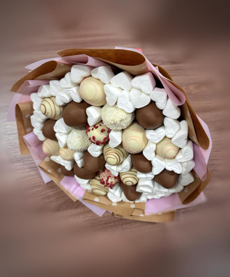 Букет из клубники в шоколаде и маршмэллоу