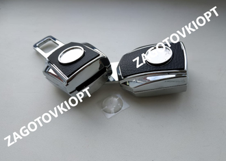 Заглушка с переходником ремня безопасности с металлической вставкой и линзой (специальный защелкивающий механизм внутри) квадратная форма