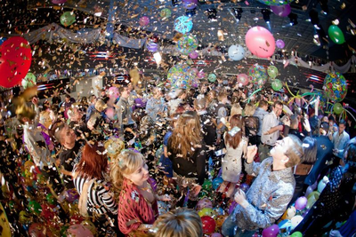 БУМАЖНОЕ ШОУ НА КОРПОРАТИВ