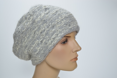 Вязаный берет из альпака и мохера серого цвета