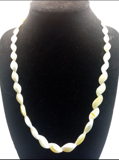 Бусы камнерезные "Змейка"