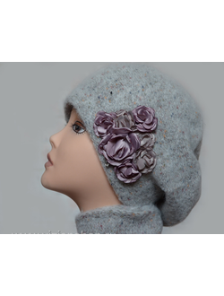 Модный берет и шарф зима 2019 с цветами Vizio Италия 6106 белый комплект