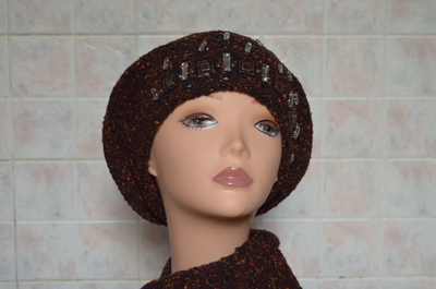 beret-s-kamnyami-vyazanyy-i-sharf-zhenskiy-komplekt-vyazanyy