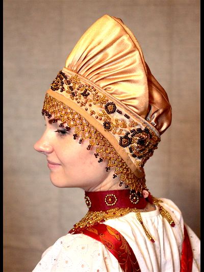 Русский народный женский праздничный головной убор "Сборник".