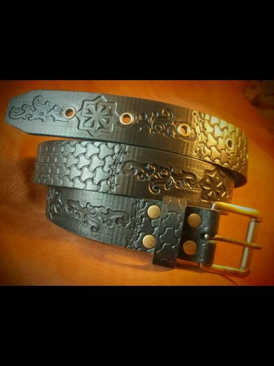 Узкий женский ремень с цветами