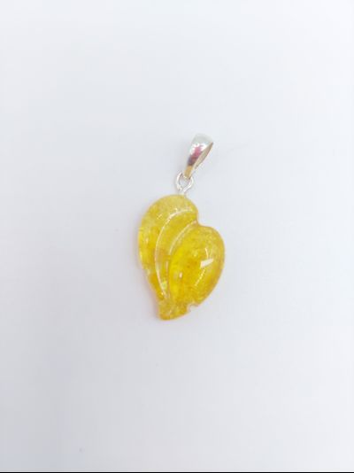 Кулон из желтого янтаря "Сердце "