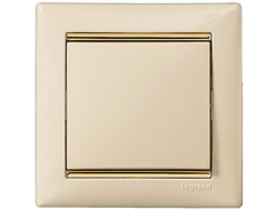 Выключатель Legrand Valena, рамка - слоновая кость / золотой штрих