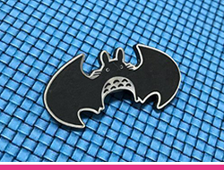 Фигурные значки, броши