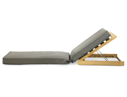Лежак деревянный с матрасом Sandy
