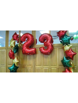 Красные цифры 23 и фольгированные звёзды
