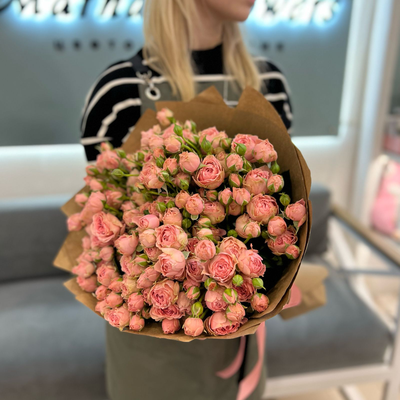 Классический букет из 9 розовых кустовых роз