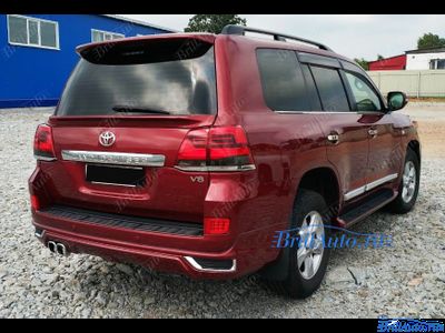 Cтопы Toyota Land Cruiser 200 07-15 в стиле 21 года LED (красные с темным низом)