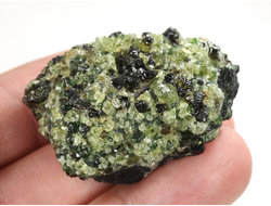 Хризолит (Перидот, Оливин), кристаллы на породе, США (40*29*21 мм, 35 г) №38092