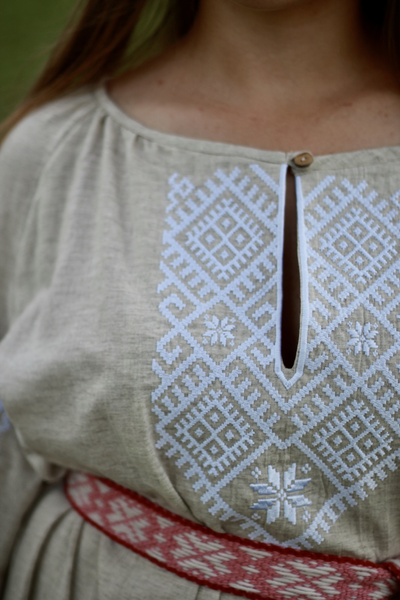 plate-v-slavanskom-stile-makos-svetlaya-4