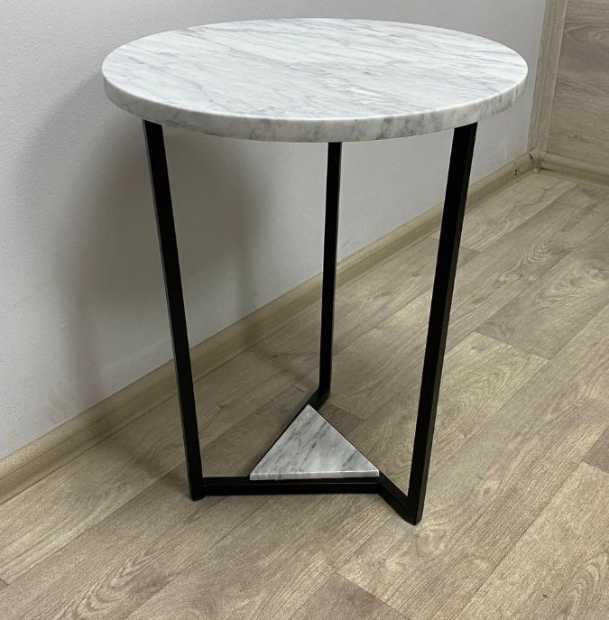 Кофейный столик из мрамора Bianco Carrara (400х400х500 мм, подстолье черный полумат)