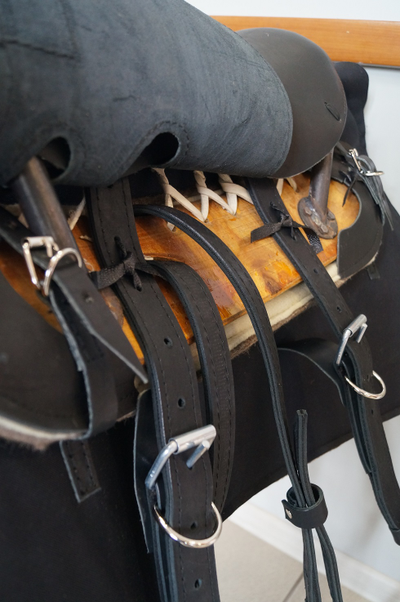 Седло кавалерийское ( в черном цвете)