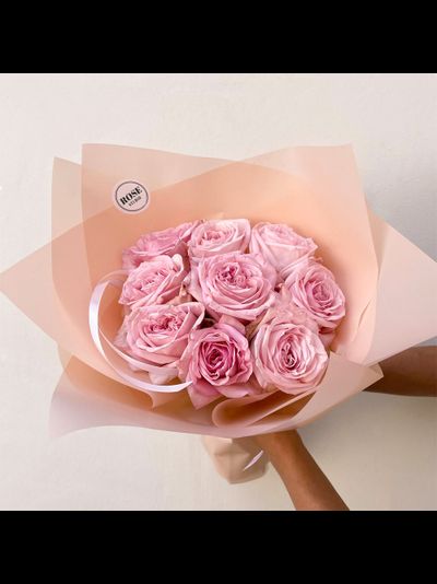 9 пионовидных роз