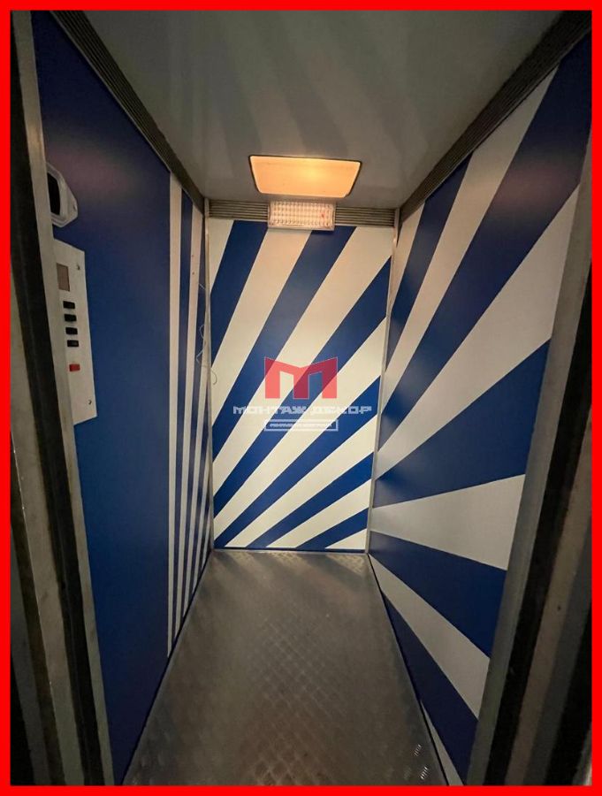 Наклейки с плоттерной резкой при оформлении кабины лифта