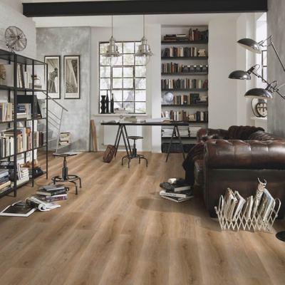 Виниловый пол Wineo 600 Wood XL AmsterdamLoft RLC195W6 в интерьере гостиной