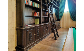 Библиотека модульная с лестницей и нишей под ТВ.