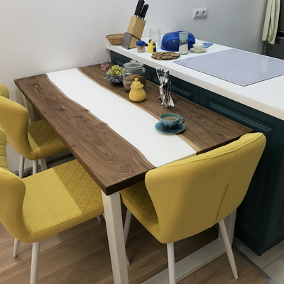 стол река с белой смолой из массива карагача