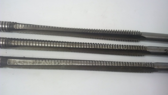 Метчик трапецеидальный Tr10х2 комплект из 3-х шт с направляющей