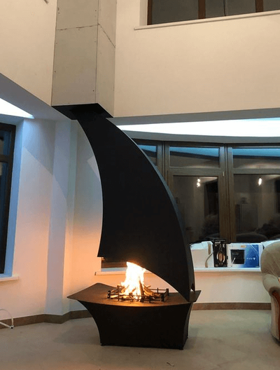 Современный подвесной камин ПАРУС