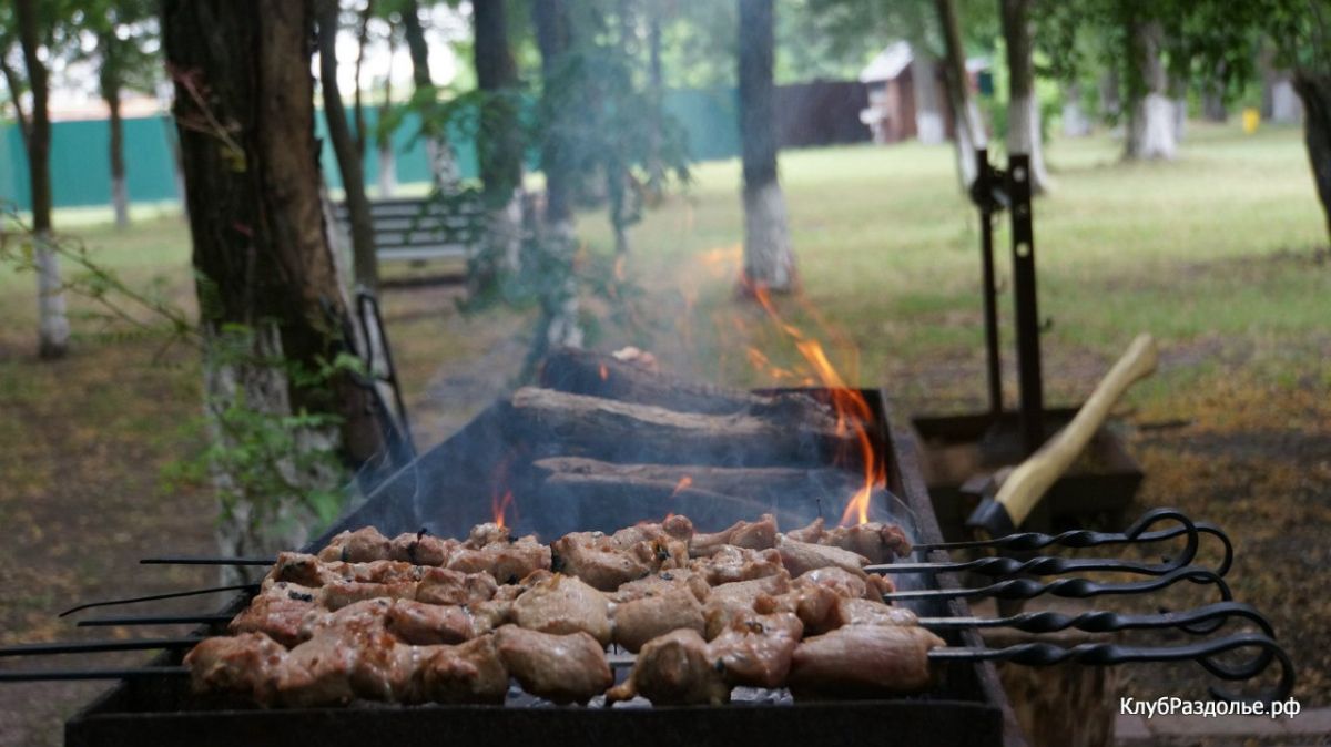 Шашлыки в железнодорожном