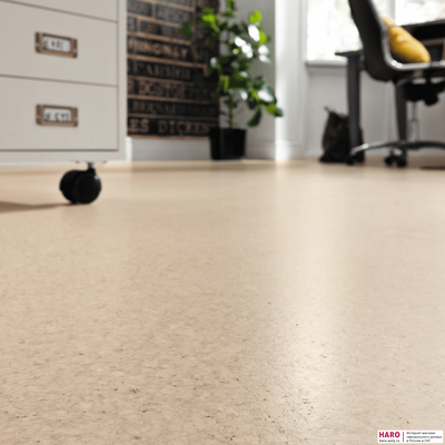 Пробковые полы Haro Сирио крем 533391 в интерьере комнаты