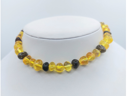 Детские бусы из обработанного янтаря через узелок арт.12