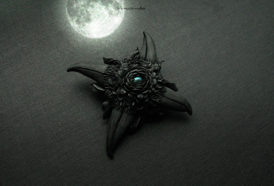 "Цветок Ворона". Комплект украшений (кольцо и брошь) в готическом стиле из коллекции "Рейвенсвуд"