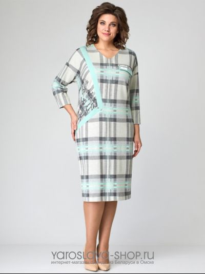 Повседневное платье мятно-серого цвета в клетку с декоративной вставкой из отделочной ткани