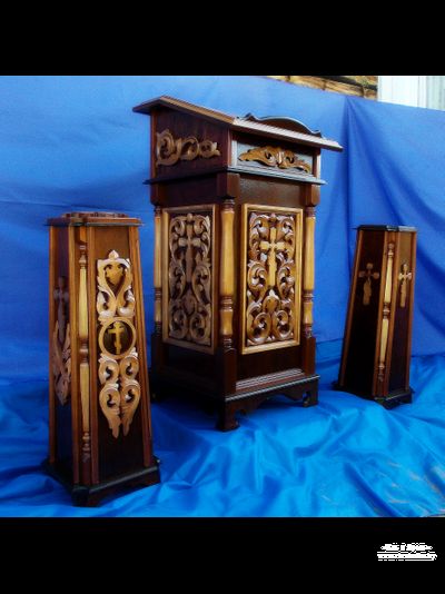 Аналой с резьбой по дереву