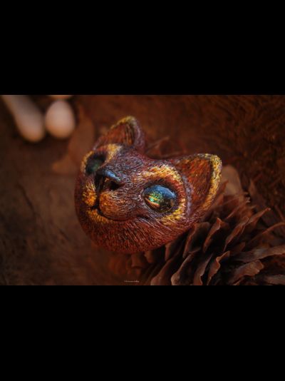 Необычная брошь "Кот-иллюзионист" (миниатюра, 4 см; авангардный стиль)