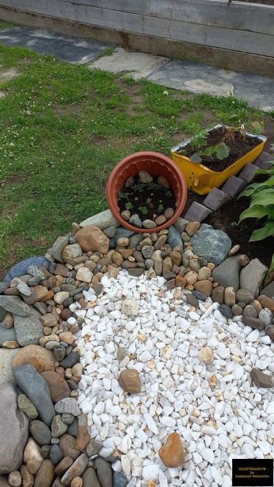 белый мраморный щебень для клумбы