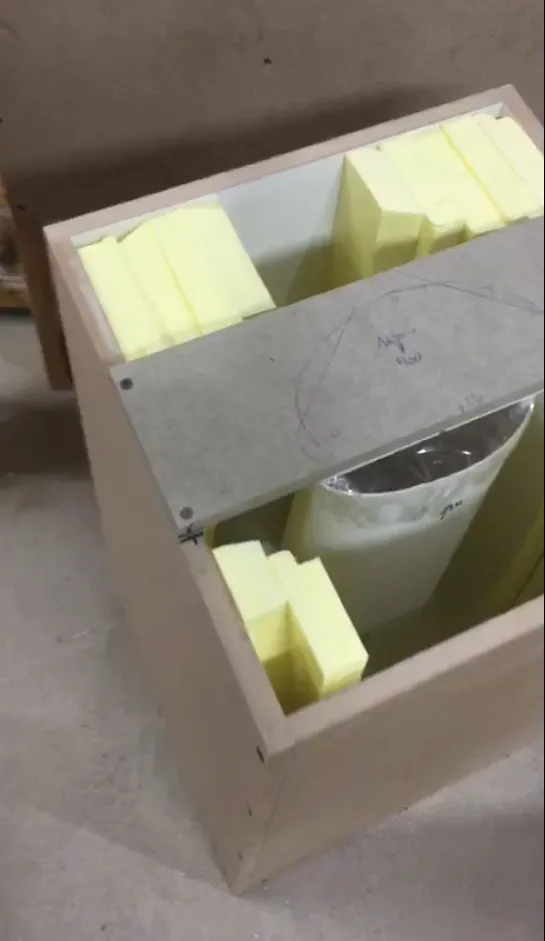 Готовим заливочные каркасы, понимая что отливки будут весить много, сразу облегчаем будущие изделия настолько, насколько это возможно. Пенополистиролом грубо задаем примерную форму - чтобы потом не снимать много лишнего материала.