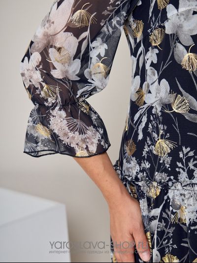 Шифоновое женское платье в черном цвете с цветочным принтом