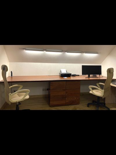 большой рабочий стол с тумбой из массива карагача