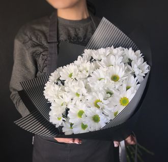 Букет 9 веток кустовой белой хризантемы