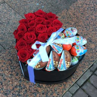 Коробка сердце с розами и киндерами №16