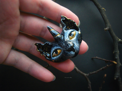 "Зверёк с восхода", волшебная брошь с котом-единорогом