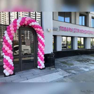 Оформление входной группы на открытие - классическая гирлянда