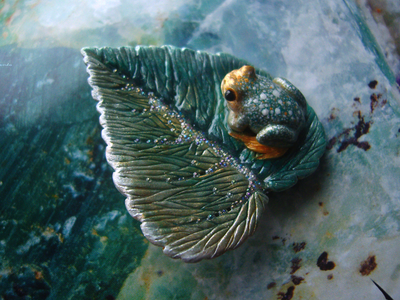 Брошь с лягушкой "Принцесса с окраин Ранней Осени"