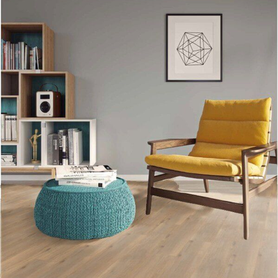 Декор ламината Wineo Дуб Дикий Коричневый LA186XXLV4 в интерьере комнаты