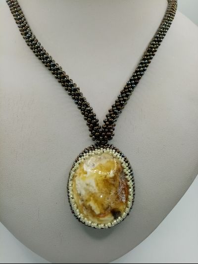 Кулон из Чешского бисера с натуральным янтарем