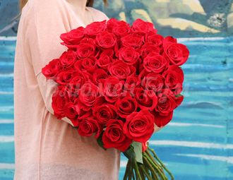 классический букет из 35 красных роз доставка набережные челны