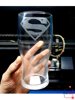 Пивной бокал "Супермен" лазерная гравировка