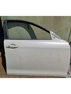 Передняя правая дверь camry 40